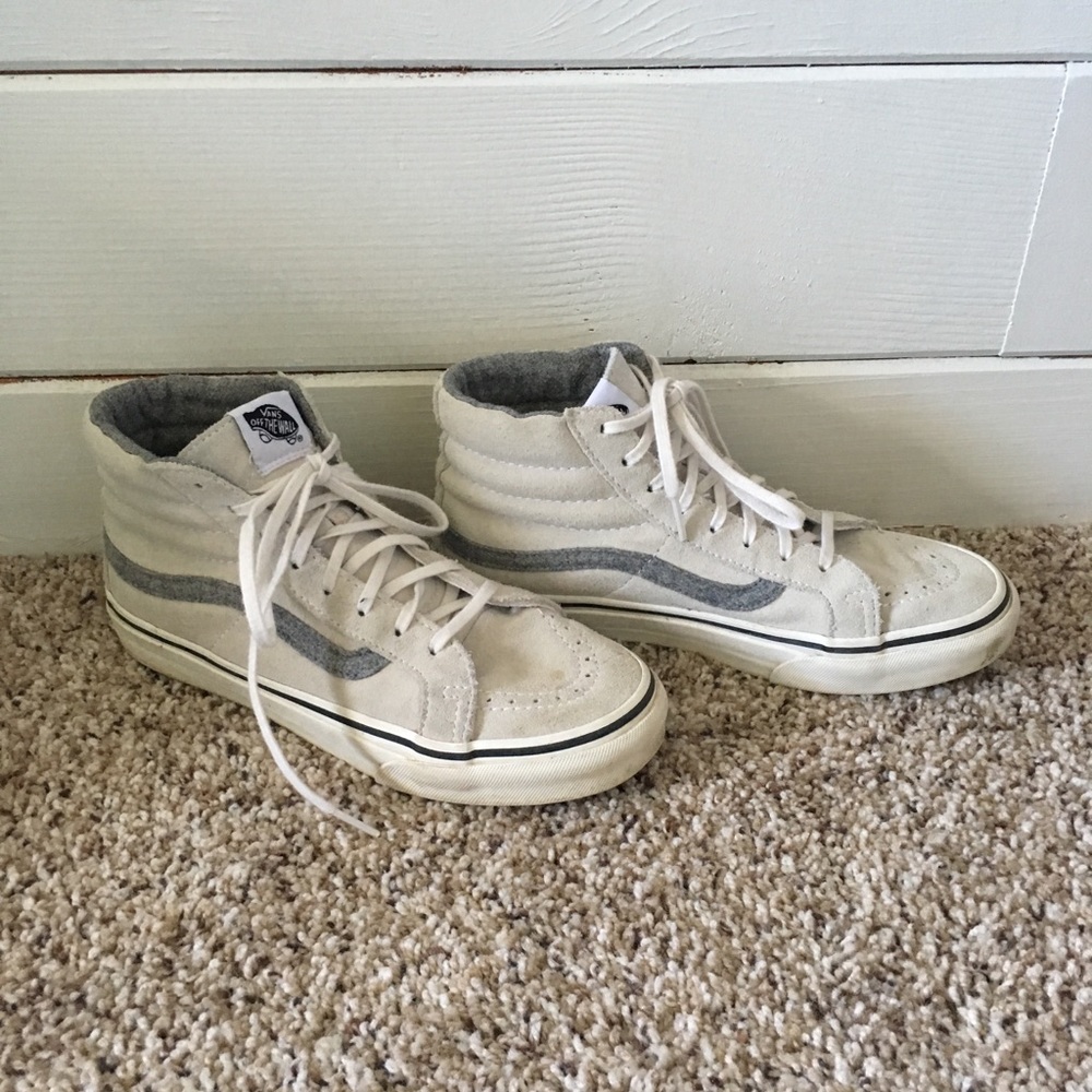 Women’s size 7 high top vans skate shoe